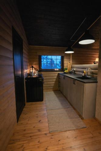 virtuve, Secluded Cabin - Stunning Views - Hiking & Nature in Mjavatn