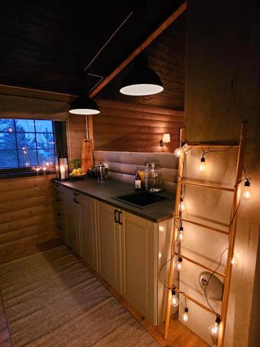 virtuve, Secluded Cabin - Stunning Views - Hiking & Nature in Mjavatn