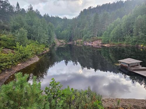 Tuvākā izklaides vieta, Secluded Cabin - Stunning Views - Hiking & Nature in Mjavatn