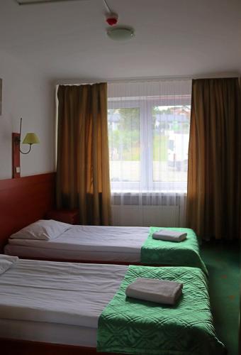 2 bedrooms, 5 beds