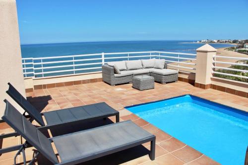 Ático frontal al mar con piscina privada by homeprive