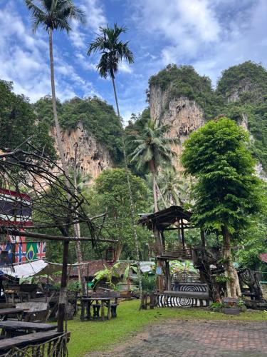Chill Out Bar and Bungalows near Thale Waek (Separated Sea)