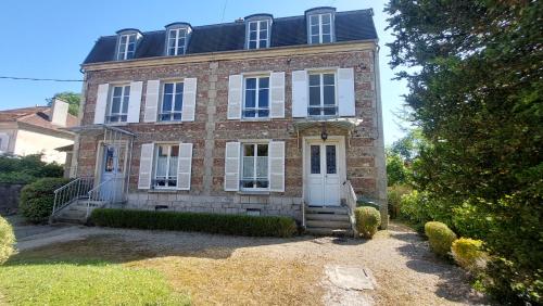 2 Chambres dans maison bourgeoise avec piscine, proche Disney et Roissy - Brumetz