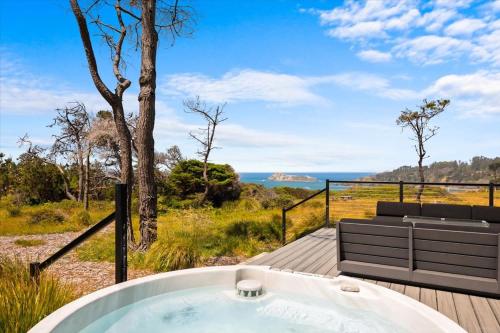Ocean-View Haven w Sauna Hot Tub & Fire Pit in Gualala (CA)