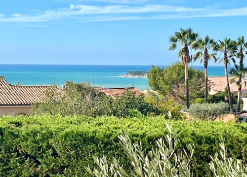 Appartement Vue Mer au calme Piscine & Parking
