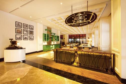 Food and beverages, De Paviljoen Bandung in Riau