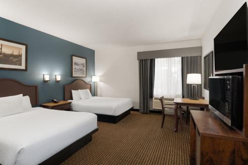 The Tombstone Grand Hotel - image 10
