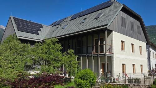 Зовнішній вигляд готелю, Vila Soča (Vila Soca) in Бовєц