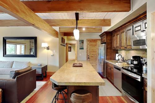 Timberline Condominiums 2 Bedroom Unit D2D - image 25