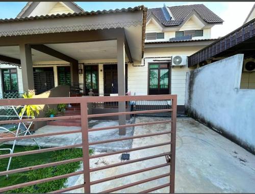 Homestay Cikgu D'Bestari in Bemban