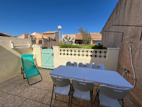 Maison de vacances 6 couchages, 2 chambres, mezzanine, wifi, 100m de la plage residence Le Village de la Mer LRVM26
