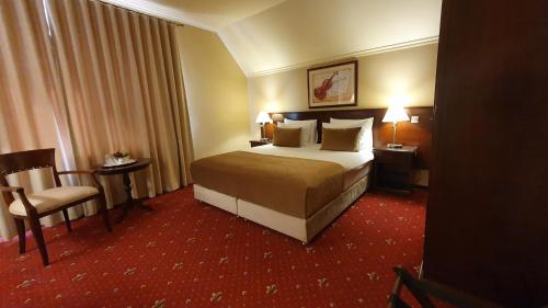 GARDEN Club - Hotel - FREE Parking - Hôtel - Braşov