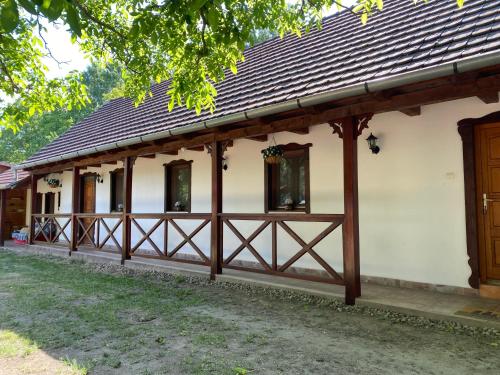 Hortenzia Vendégház (Hortenzia Vendeghaz) in Kisar