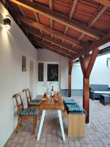 Sardi Buzavirag Porta in Lenti
