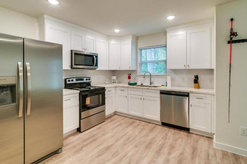 Piney Woods Escape! Magnolia Home w/ Lake Access in Magnolia (TX)
