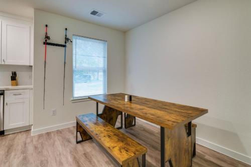 Piney Woods Escape! Magnolia Home w/ Lake Access in Magnolia (TX)