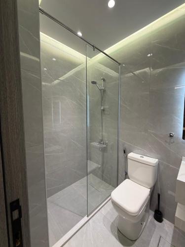 001 JRE apartment with stunning boulevard veiw - image 6