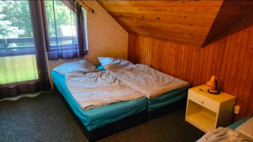 CHALET Dom z basenem in Chlastawa