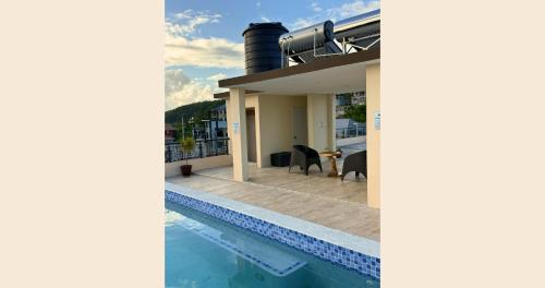 Hilltop Paradise Villa in Boscobel