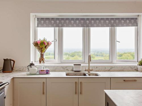 Seadmed, 4 Bed in Chard oc-83501 in Higher Wambrook