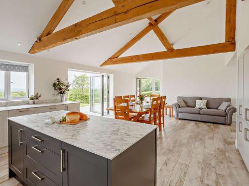 Seadmed, 4 Bed in Chard oc-83501 in Higher Wambrook