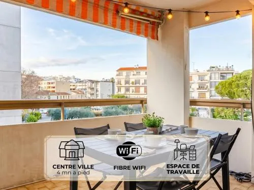 Grand Studio Azur - Idéal Couple en Escapade Vieil Antibes - Terrasse - Climatisation - WIFI HD - Plage Gravette & Gare SNCF 5min à pied - Port Vauban à pied - VIEILLE VILLE photo 2