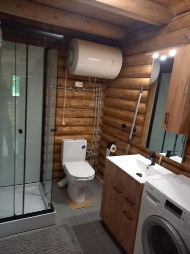3 bedrooms, 9 beds