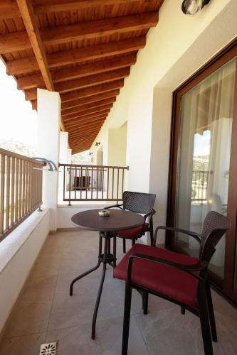 Vina Oliva Hotel in Pissouri