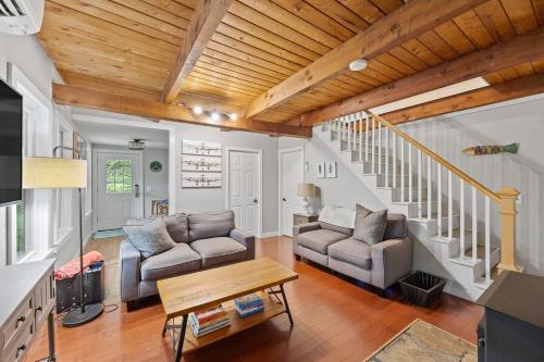 TreeTop House- A Hillside 3Bed Retreat -Chalk Pond - image 13