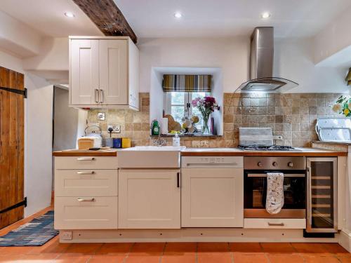 Iekārtas, 1 Bed in Matlock oc-75400 in Middleton (Derbyshire)