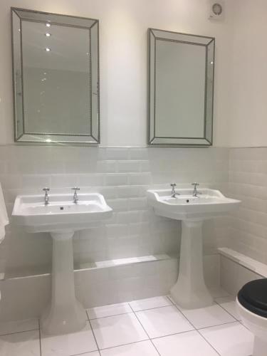 Koupelna, Pennine Hotel in Brough