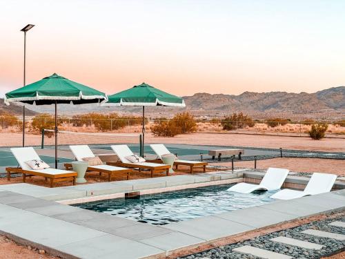 Desert Willow • Pickleball, Pool, Hot Tub, Theater – khách sạn tại Sunfair Heights