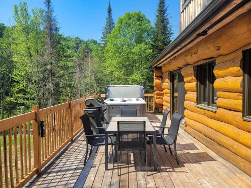 Spa & Pool table - Le Massif in Saint Adolphe D'Howard (QC)