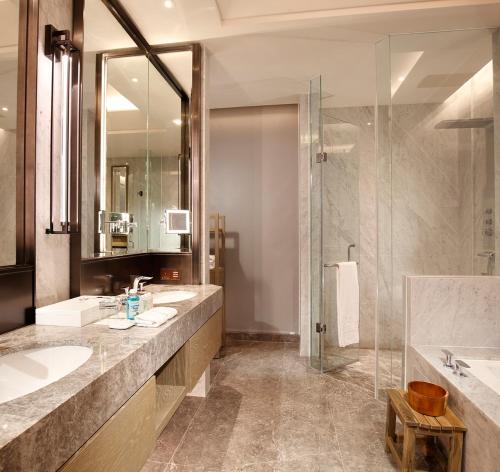 Royal Suite image 4