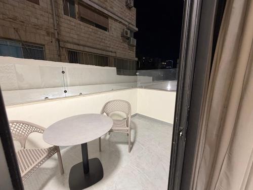 002 JRE apartment with stunning boulevard veiw - main image