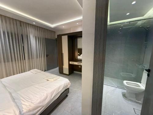 002 JRE apartment with stunning boulevard veiw - image 5