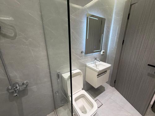 002 JRE apartment with stunning boulevard veiw - image 2