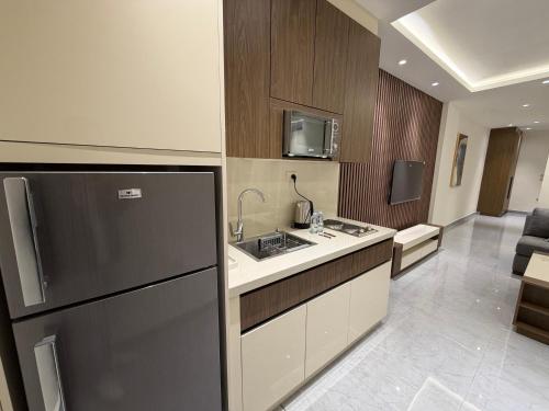 003 JRE apartment with stunning boulevard veiw - image 4