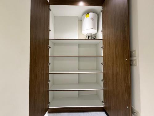 003 JRE apartment with stunning boulevard veiw - image 5