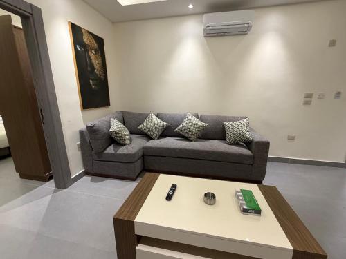 005 JRE apartment with stunning boulevard veiw - image 11