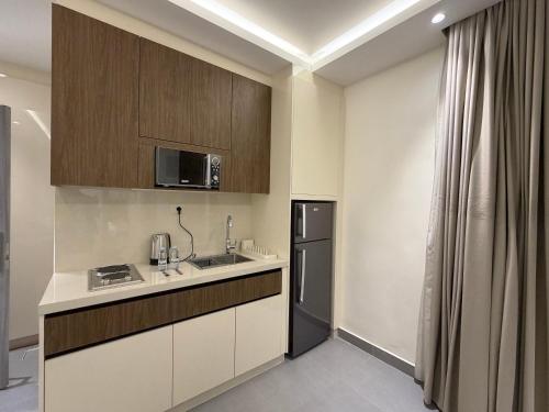 005 JRE apartment with stunning boulevard veiw - image 4