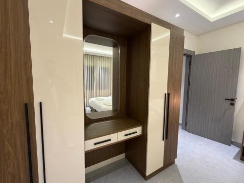 006 JRE apartment with stunning boulevard veiw - image 11