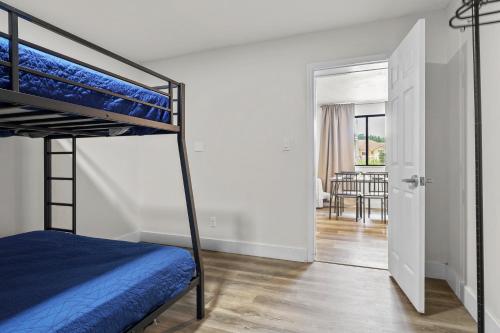 Family Apt Near Disney - image 3