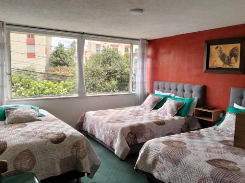 2 double beds, 1 twin bed