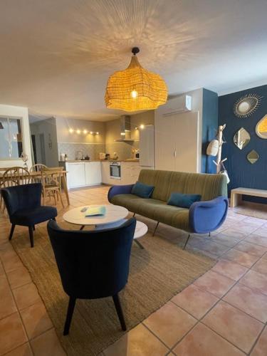 Jolie maison de ville, parking et jardin privés