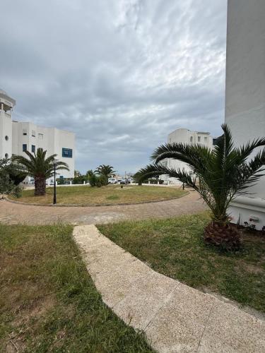 Jardin, Amazing beach front apt access to private beach in Gammarth