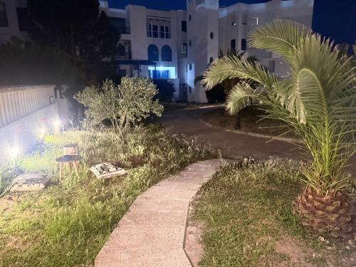 Jardin, Amazing beach front apt access to private beach in Gammarth
