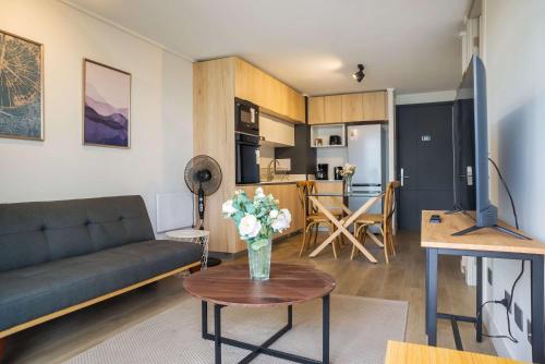 Chic Las Condes Apt Pool & Gym for 3 Guests