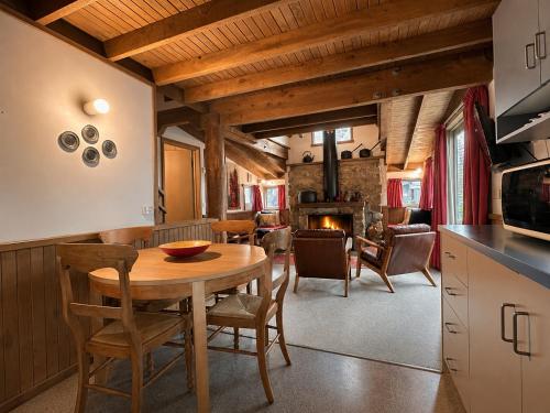 Bindi - Alpine Getaways's Chalet at Tower Rd, Dinner Plain