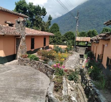 CHES JAMA SHIA Cabin in El Potrero
